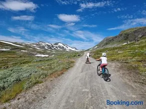 New, Mountain paradise, biking, alpine touring, skiing in & out - Image 1