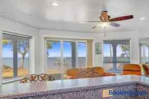 Salty Bay Hideaway - Image 3