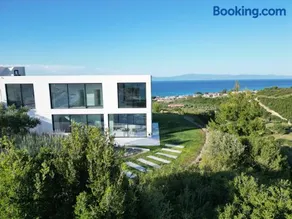 Moneyfastor Villa - Image 1