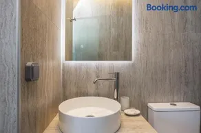 Poseidon Hotel - Image 5