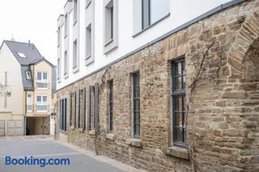 Boutiquehotel Burg Adenbach & Alter Weinbau - Image 2