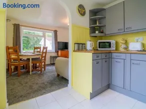 Beekeepers Cottage - Image 3