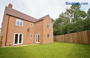 Premium accommodation, Home away from Home in Rugby - Image 4