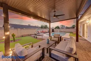 Mulberry Residence, Scottsdale Home with Heated Pool, Sleeps 15, Pet Friendly - Image 5