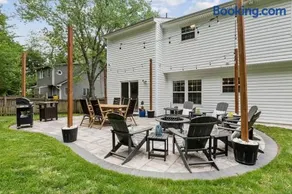 Spacious 4BR Pet-Friendly Sleeps 10 - Image 2