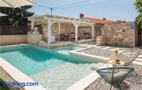 Cozy Home In Peresiji - Image 3