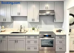 Guesthouse near Disney, Walmart with private parking - Image 1