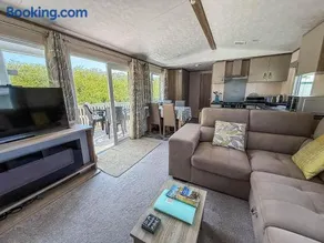Beautiful 8 Berth Caravan At Heacham Beach In Norfolk Ref 21056C - Image 3