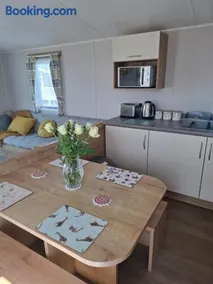 Seascape Caravan - Image 2