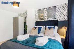Spacious 4-Bed Home in Bath with Garden - Image 5