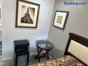 Moonlight Inn - Image 4