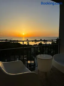 Donna Alba Seaview Penthouse, casa ta de pe plajă - Image 3