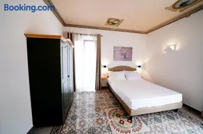 Ducas Rooms and Suite - Image 2