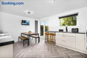 4 Bedroom Town House Perfect for families sleeps 6 - Image 4