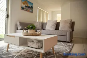 Cozy 3BR Retreat, Ensuite, Wi-Fi - Image 2