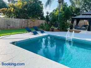 Tropical Oasis near Beaches! 4BR, Heated Pool, Fire Pit, Grill and More - Image 3
