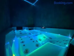 Appartement avec jacuzzi dans la chambre et piscine aux beaux jours - Image 1