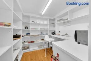 11 Guests 6BR, 5 plus 1 Self Contained Granny Flat - Image 5