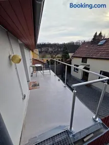 Moderne Dachgeschosswohnung am Wald - Image 3