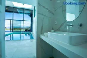 Batalha Retreat Villa - Private Luxury Villa with Heated Indoor Saltwater Pool - Image 2