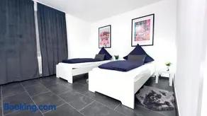 Kassel - Modernes Apartment in Fuldatal mit Parkplatz & WLAN - OneN8 - Image 2