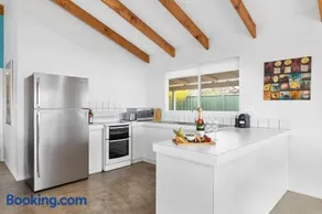 Bay Beach House - A Family & Pet Friendly Favourite with Direct Beach Access - Image 3