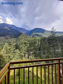 The Woodpecker Inn Jibhi - Image 2