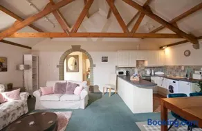 Spacious Swallow Cottage - Image 2
