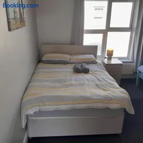 Springfield Gardens - 4 Bedroom House, 8 Beds, Close to J26 M1-A52 - Ilkeston - Long Eaton - Nottingham - Derbyshire - 400Mbs WiFi Free Parking! - Image 5