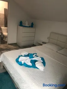 Casa din gradina - Image 1