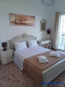 Aperanto House in Arnados, Tinos - Image 4