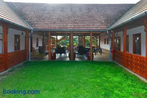 Nyakigláb Villa - Image 2