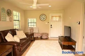 1 Block to Lake Eufaula! - Image 4
