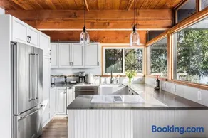 Enjoy Paradise on Lake Sammamish - Image 3