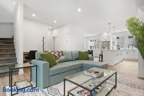 Spacious 3 story townhome with a 2 car garage AC king bed and a great location near Banff - Image 2