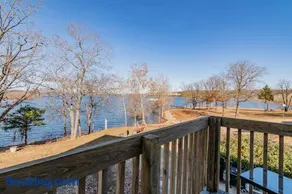 Lake Front King Suite: Full Kitchen-Lakefront Deck- Shared Hot Tub - Image 4