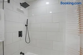 The Cozy District Den Stay - Image 3