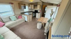 6 Berth Caravan with garden - Brightholme Holiday Park - Image 4