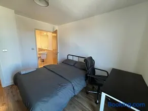 4 Bed Balcony Greenwich Retreat - Image 3