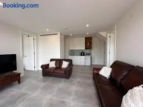 Private Getaway - Portarlington! - Image 3