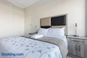Beach Hurst 303 - Image 2
