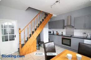 Fully Furnished 2-Bedroom Home in Ainsworth, Bolton Ideal for Professionals and Relocations - Image 5