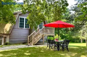 Newly Renovated Carriage House Near Town & Beaches - Image 1
