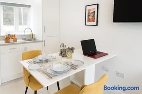 The Nest-Free Parking Cosy Studio, M40 access, underfloor heating - Image 4