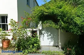 Idyllic cottage with large garden near the sea - Image 2