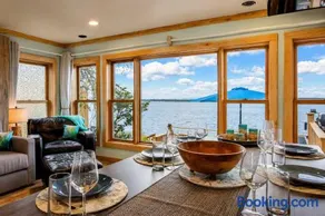 Tramonto Paradise on the Lake Hot Tub Pet Friendly - Image 2