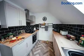 Boho Loft in Somerset - Private Parking - Image 3
