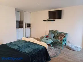 un petit studio moderne et conviviale - Image 4