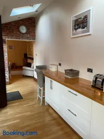 Stable Cottage Lytham - Image 2