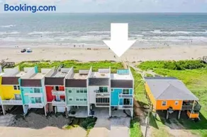 Beachfront Retreat! 3 Steps to WALKOVER! - Image 2